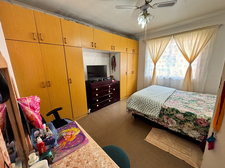 5 Bedroom Property for Sale in Lotus River Western Cape